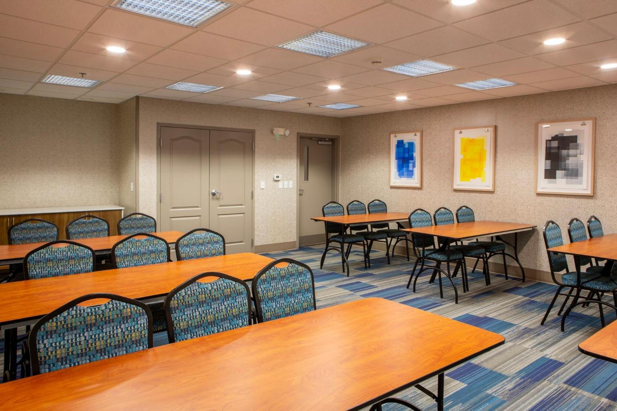Holiday Inn Express & Suites Sioux City-South By Ihg Bagian luar foto